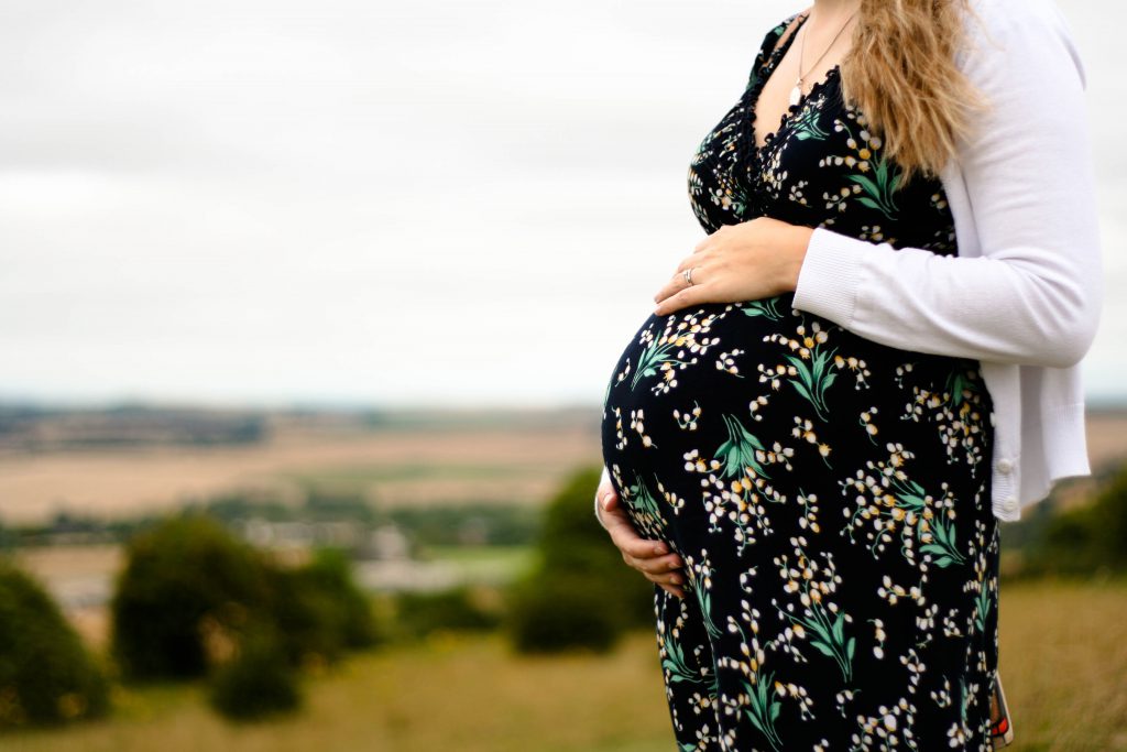 33 weeks pregnant bump at Figsbury Ring