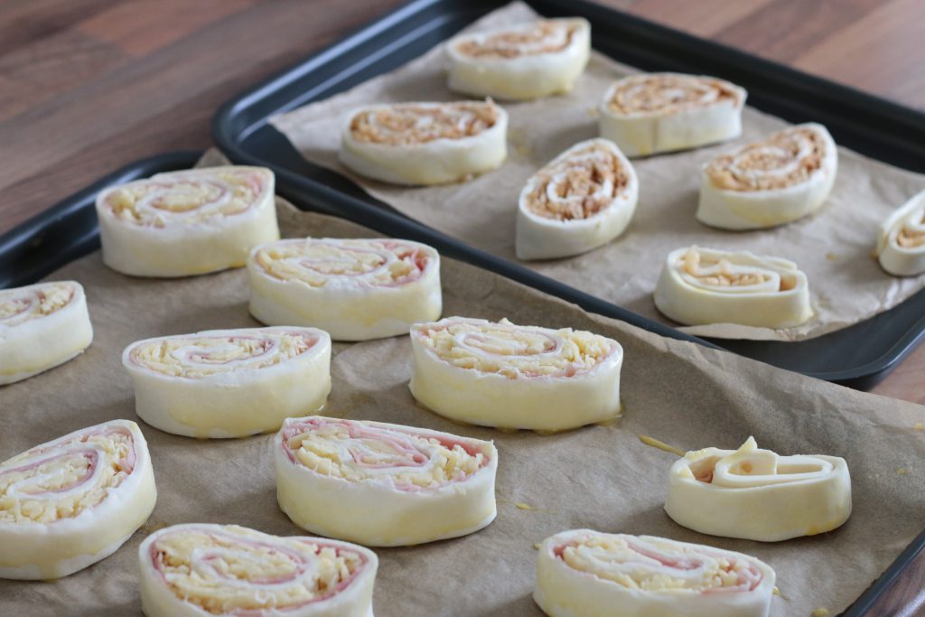 Pinwheels recipe suitable for baby led weaning. I've also included a list of pinwheel filling ideas. They're perfect for lunch time or a picnic with your baby or toddler.