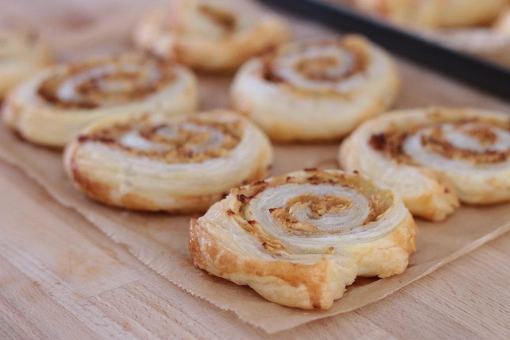 Pinwheels recipe suitable for baby led weaning. I've also included a list of pinwheel filling ideas. They're perfect for lunch time or a picnic with your baby or toddler.