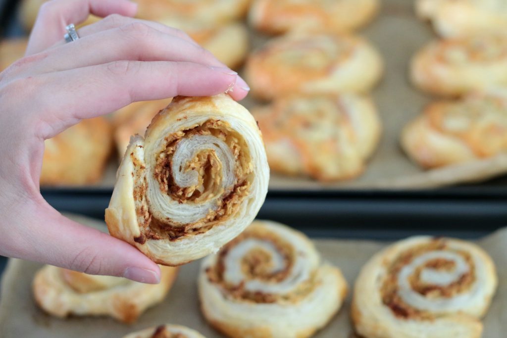 Pinwheels recipe suitable for baby led weaning. I've also included a list of pinwheel filling ideas. They're perfect for lunch time or a picnic with your baby or toddler.